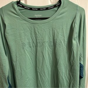 Peloton Long Sleeve, stretchy dry fit material. BRAND NEW